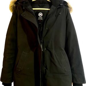 Canada Goose Authentic Ladies Victoria Parka Style 3037L in a size small